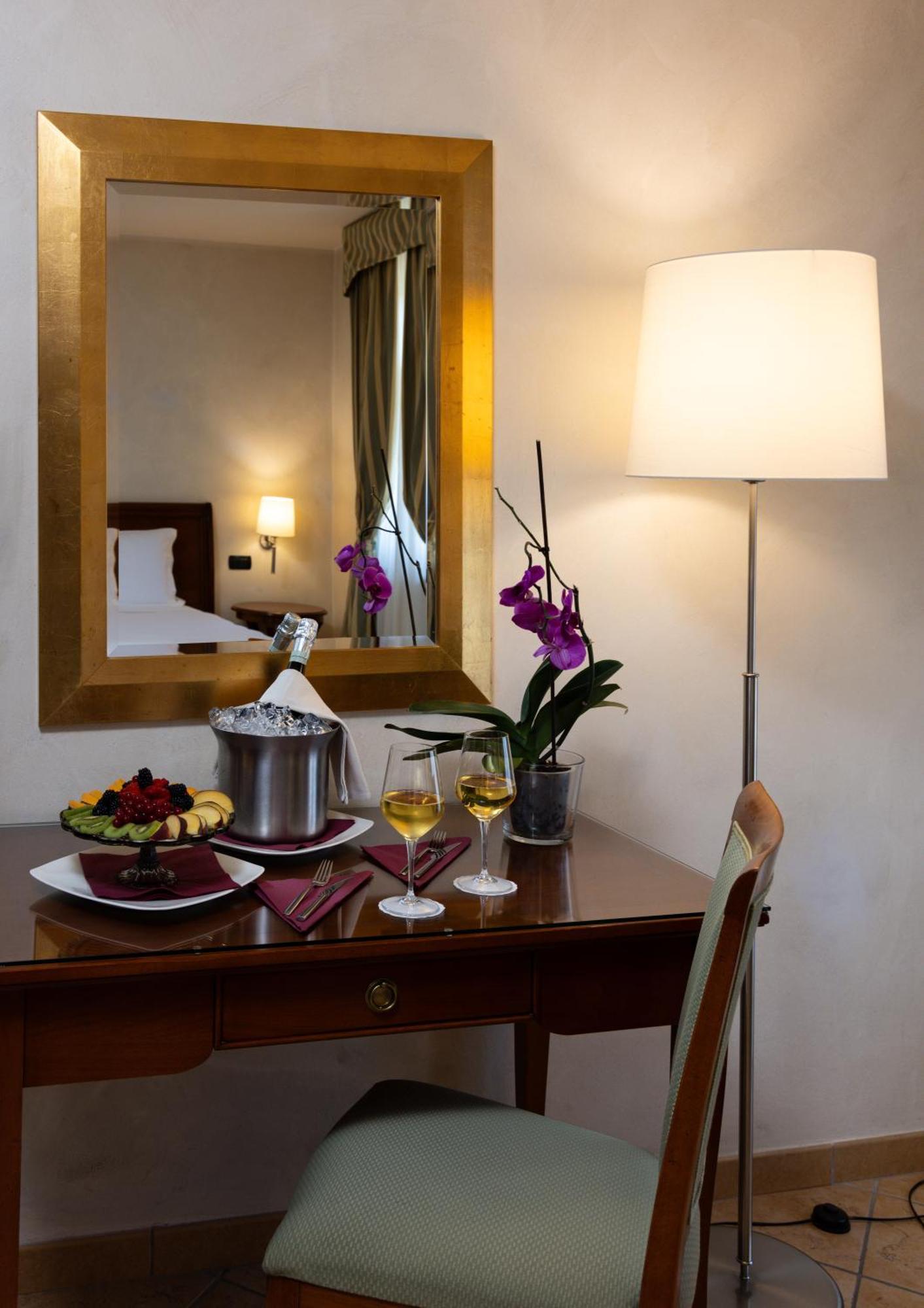 Best Western Plus Hotel Le Rondini San Francesco al Campo ภายนอก รูปภาพ