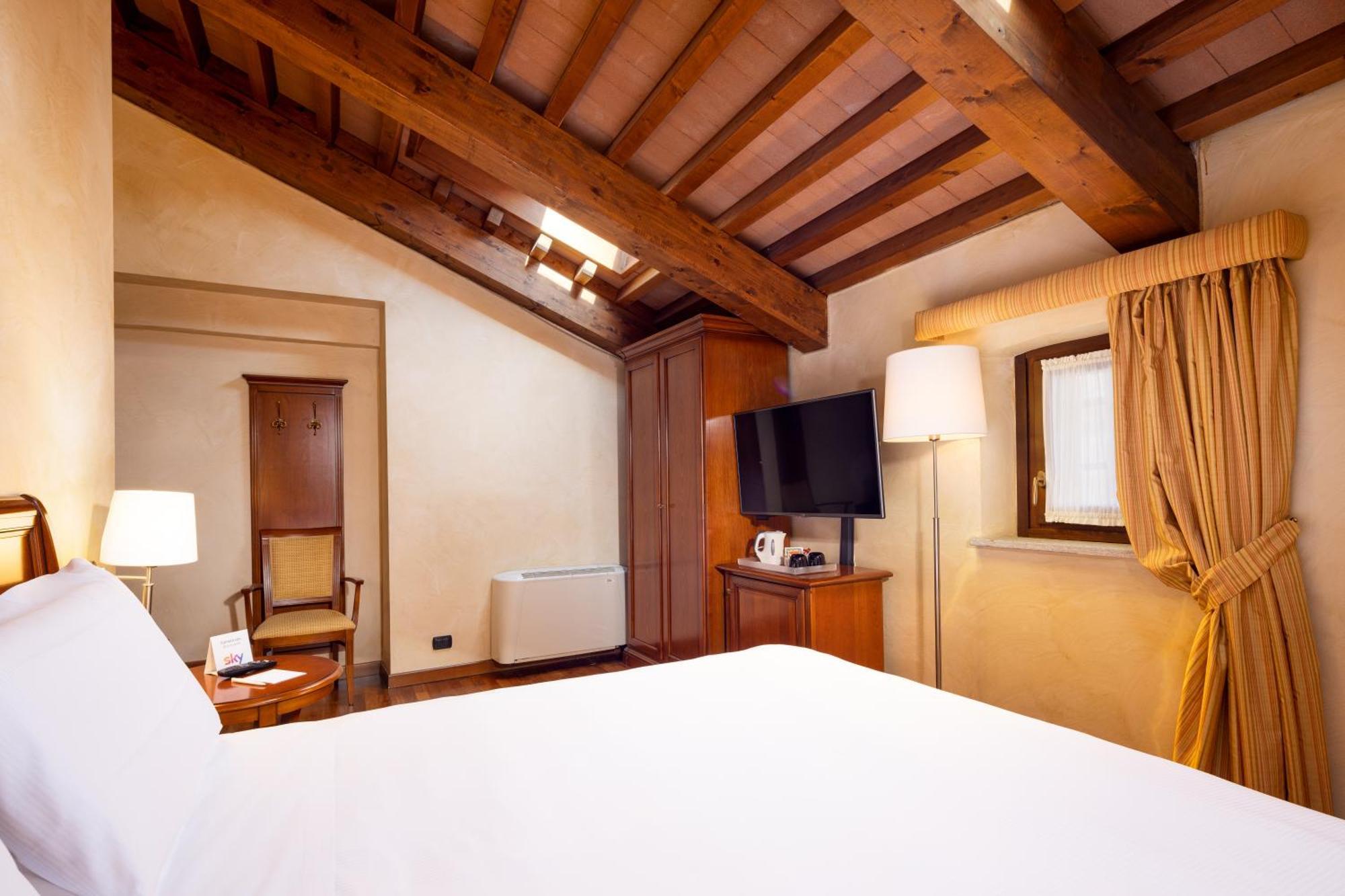 Best Western Plus Hotel Le Rondini San Francesco al Campo ภายนอก รูปภาพ